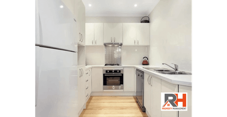 STYLISH TOWNHOME LIVING IN A PRIME LOCATION - Photo 2