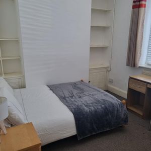 Room For Rent Meadow Street, Pontypridd - Photo 2