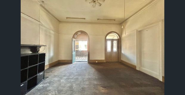 Heart of Windsor | Original & Spacious Studio! - Photo 1