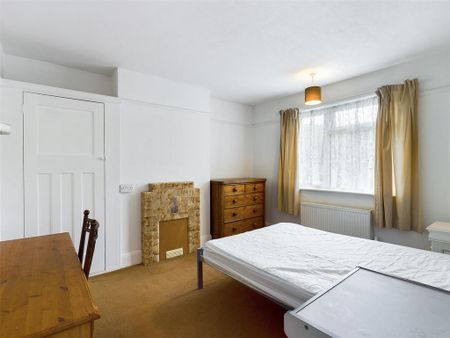 4 bedroom semi-detached house to rent - Photo 5