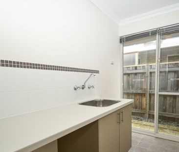 Spacious 4x2 Family Home - Prime Location! - Photo 2