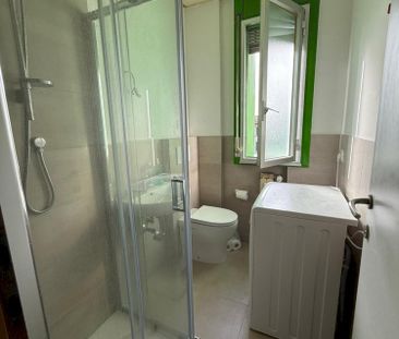 Room with balcony in Via Ponte All'Asse - Photo 3