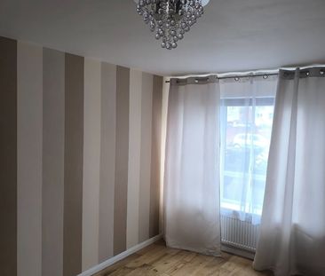 3 Bed Terraced House, Cross Hedge Close, LE4 - Photo 3