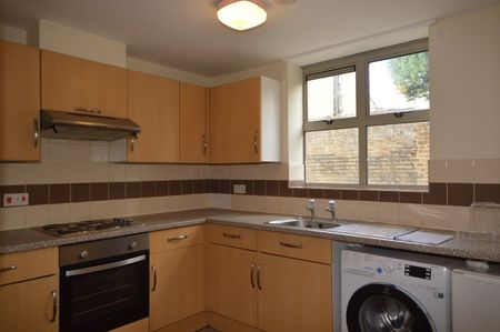 Flat to rent - Bell Green, London, SE26 - Photo 3