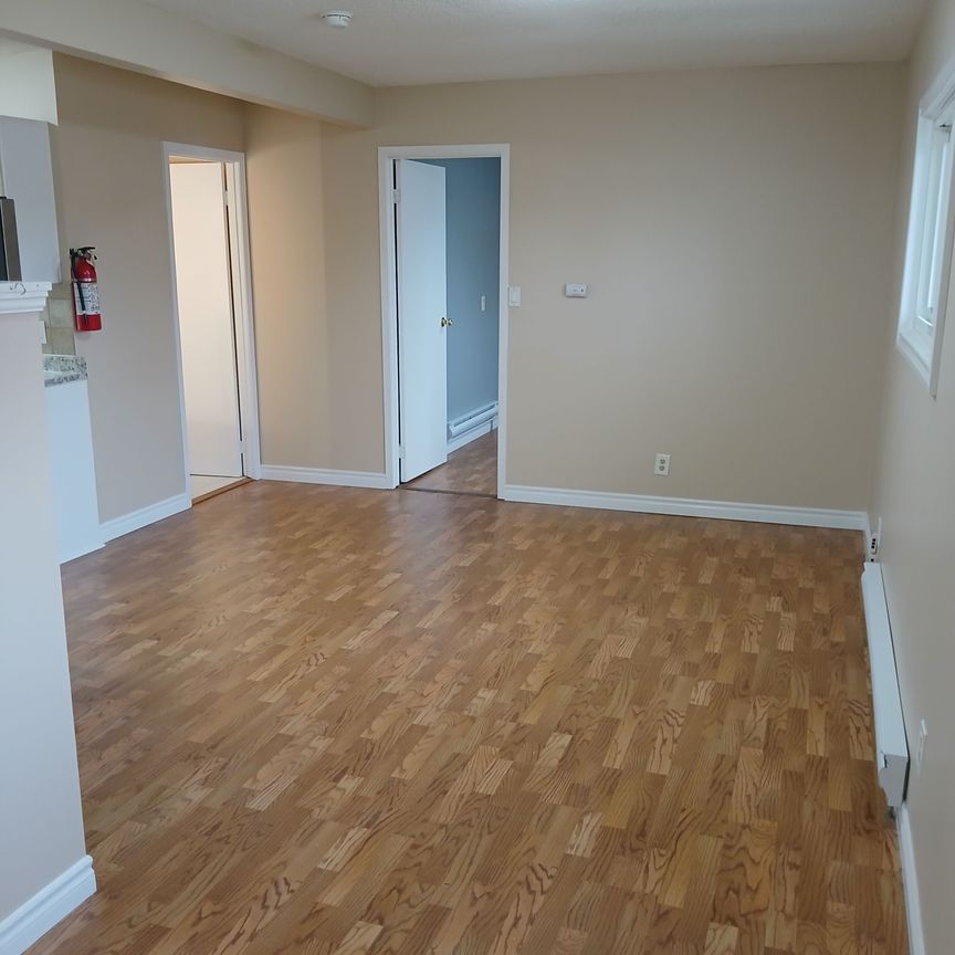 For Lease - 5583 Ontario Avenue Unit# B, Niagara Falls, Ontario - Photo 1