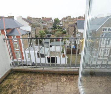 2 bedroom flat to rent - Photo 5