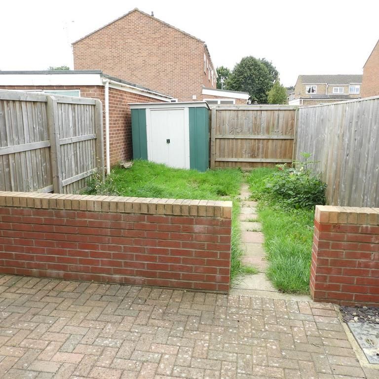 2 bedroom terraced house to rent - Photo 1