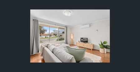 Light, Bright and Modern - In a Quiet Cul-de-sac of Queens Park! - Photo 2