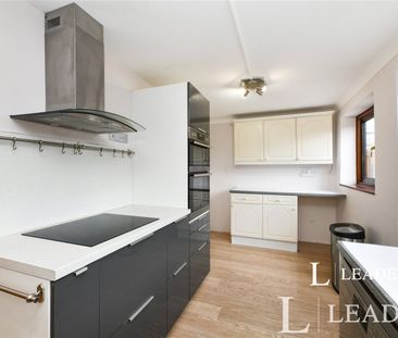 4 bedroom house to rent Stonyshotts, Waltham Abbey, Essex, EN9 - Photo 5