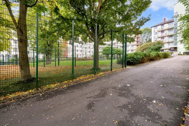 3 bedroom flat in Brecknock Road Estate - Photo 1