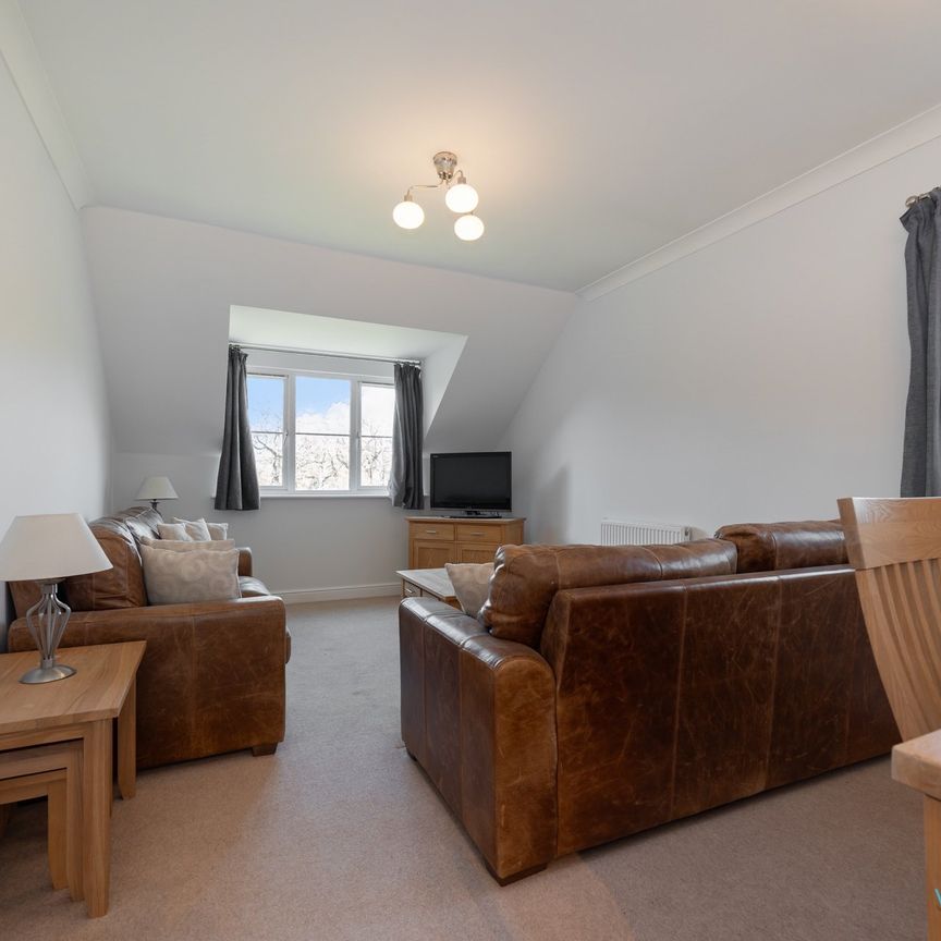 Gilbert White Close, Perivale, UB6 - Two Bedroom Flat To Rent - £484pw / £2,100pcm - Photo 1