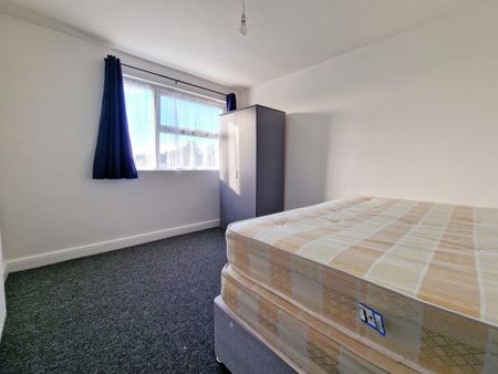 House share to rent - Photo 2