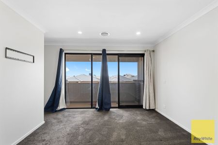 Stunning Large Family Home! - Photo 2