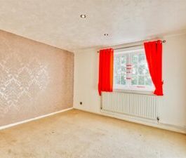 2 BEDROOM House - Terraced - Photo 3
