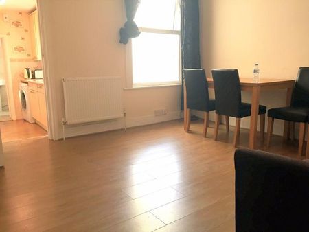 3 bedroom semi-detached house to rent - Photo 2