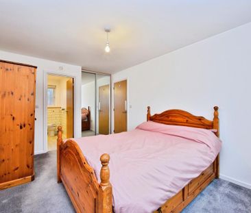 4 bedroom detached house to rent - Photo 4