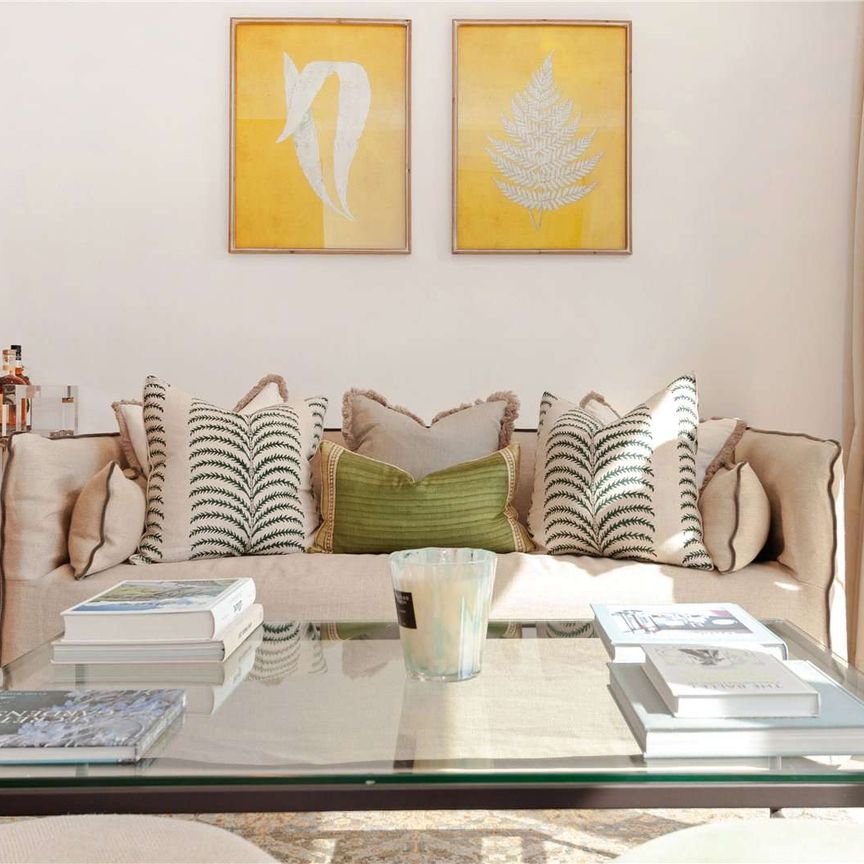 A luxury 2 bed apartment situated beside the River Thames. - Photo 1