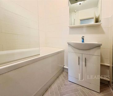 2 bedroom apartment to rent Queens Court, Ellesmere Road, Weybridge... - Photo 4