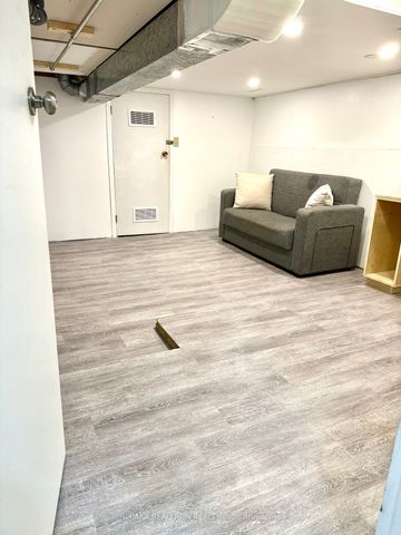 For Lease - 16 Eastman Crescent, Newmarket, Ontario - Photo 3