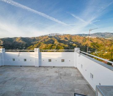 Townhouse in Sayalonga, Close to the beach - Photo 4