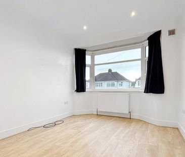 3 bedroom end of terrace house to rent - Photo 4