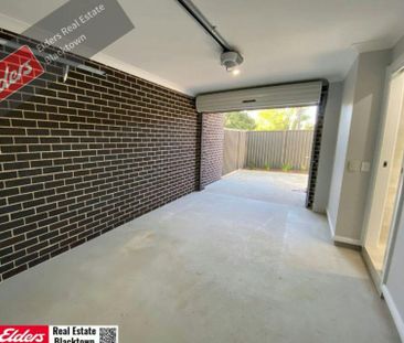 SPACIOUS TOWNHOUSE LESS THAN 5 MINS FROM STATION! - Photo 1
