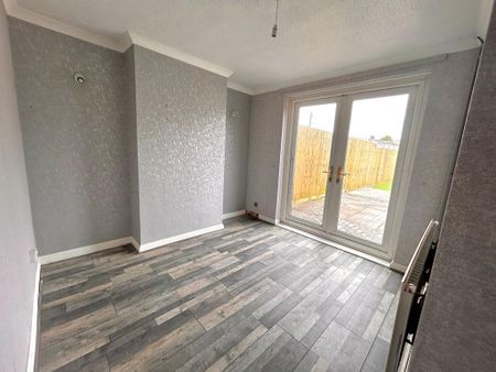 3 bedroom semi-detached house to rent - Photo 3