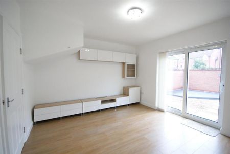 3 bedroom end of terrace house to rent - Photo 3