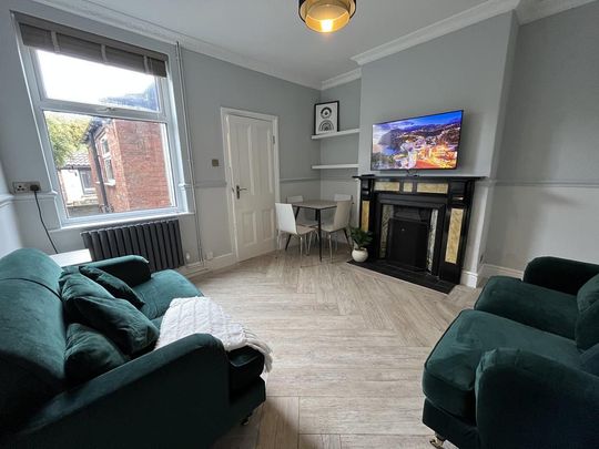 4 bedroom terraced house to rent - Photo 1