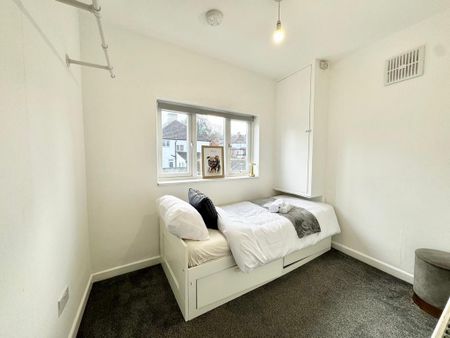 4 bedroom flat to rent - Photo 3