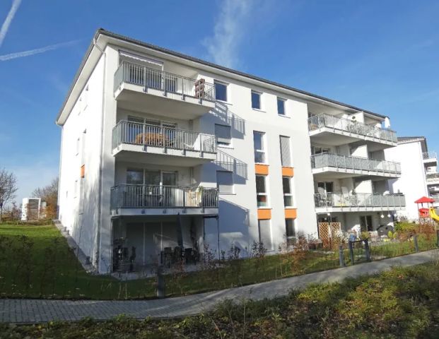 Moderne 4-Zimmer-Dachgeschoss-Wohnung mit Einbauküche und Aufzug im Haus - Foto 1