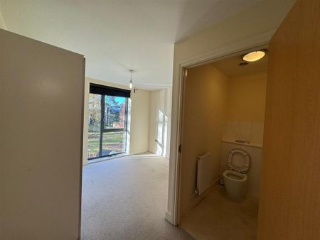 2 bedroom flat to rent - Photo 2
