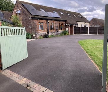 4 bedroom semi-detached house to rent - Photo 2