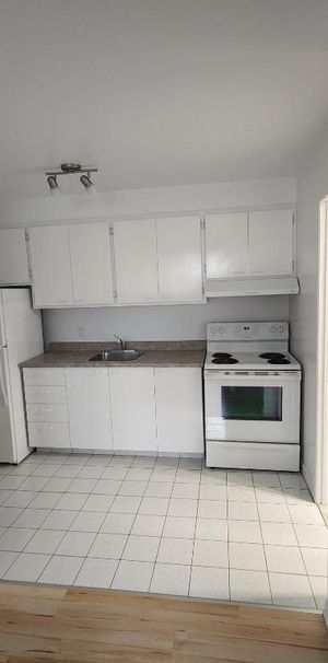 3 1/2 SEMI-MEUBLÉ 1er NOVEMBRE - Photo 1