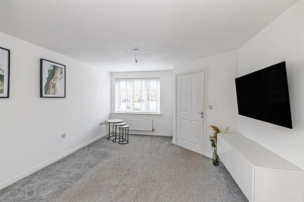3 bedroom semi-detached house to rent - Photo 1
