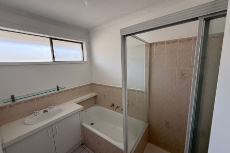 21 Ormond Road, Hampton Park VIC - Photo 5