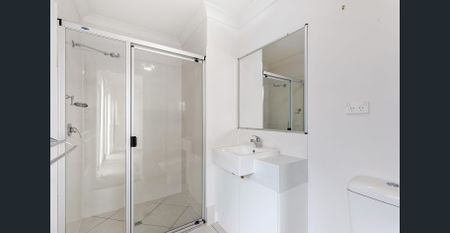 Modern Home in Glenvale - Photo 4