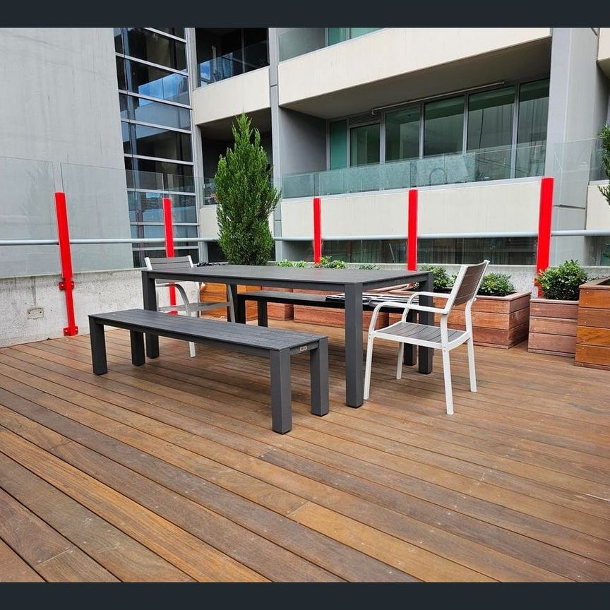 Studio apartment with excellent surrounding & furnished. Self-contained. Have your own privacy. - Photo 1