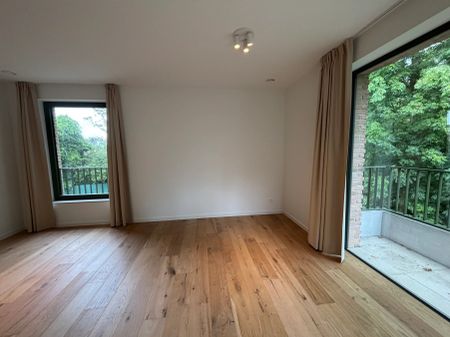 LUXUEUS NIEUWBOUWAPPARTEMENT MET SLAAPKAMER, BUREAU EN RUIM TERRAS - Photo 2