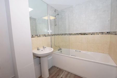 2 bedroom flat to rent - Photo 5