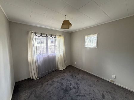 Secure & tidy 3 Bed 1 Bath Standalone House - Photo 5