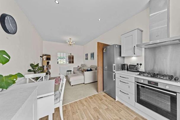 Edgewater Place, Nightingale Court Edgewater Place, WA4 - Photo 1