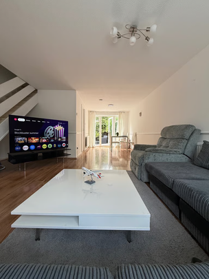 1 bedroom in a house share to rent - Photo 1