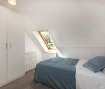 6 bedroom detached house to rent - Photo 3