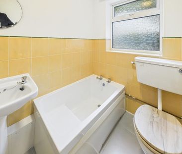 4 bedroom end of terrace house to rent - Photo 3