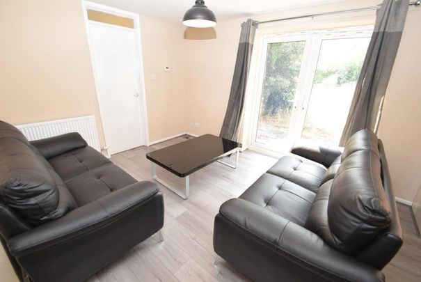 5 bedroom semi-detached house to rent - Photo 1