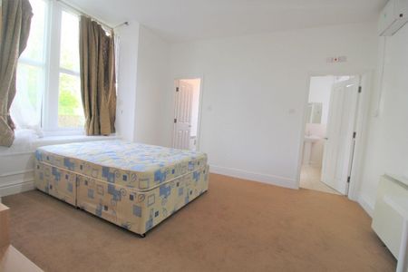 Garstang Road Flat, PRESTON, Lancashire PR2 8JS - Photo 3