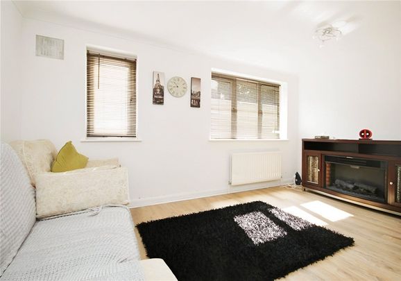 High Street, Addlestone, Surrey, KT15 1UP - Photo 1