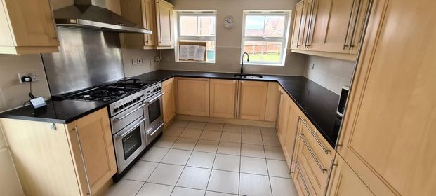 5 bedroom detached house to rent - Photo 1