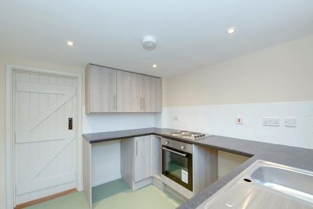 2 bedroom end of terrace house to rent - Photo 3